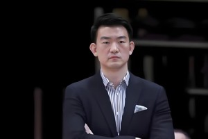 广厦队赢上海8分！球迷：王博弃用1人，太英明了