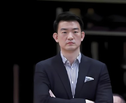 广厦队赢上海8分！球迷：王博弃用1人，太英明了